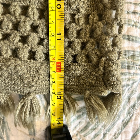 Olive green Infinity Scarf with fringe edging - Picture 5 of 8